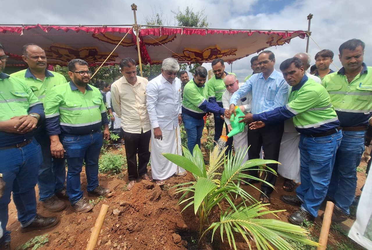 60000 Trees to be Planted Jointly by Vedanta IOK Sirigere Mutt