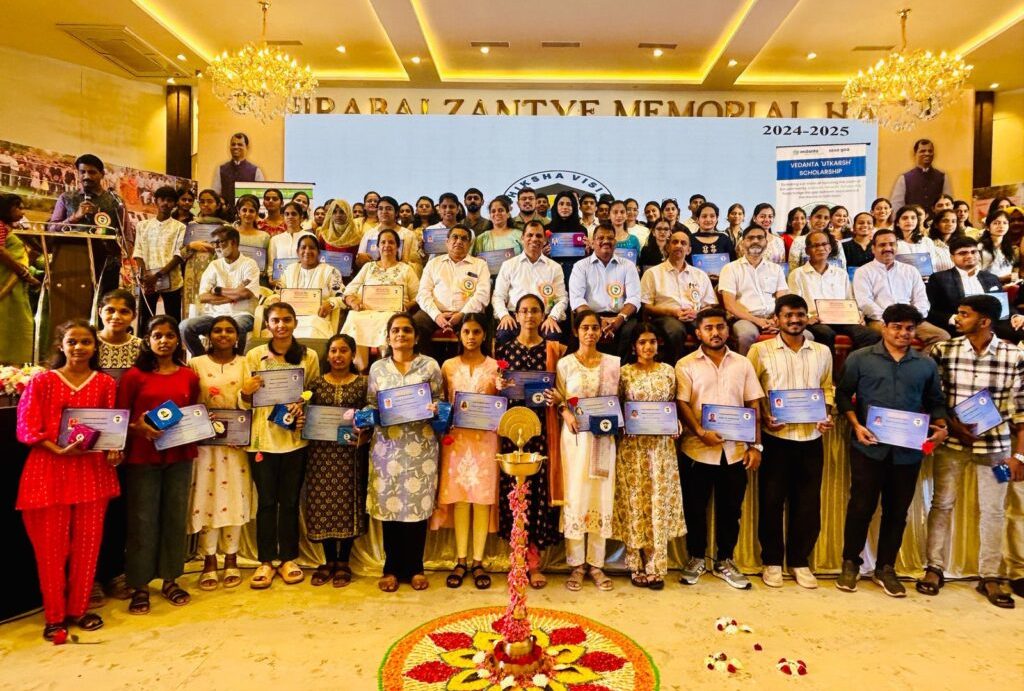 Vedanta Sesa Goa Partners ‘Shiksha Vision’ in Felicitating Meritorious Students at Bicholim